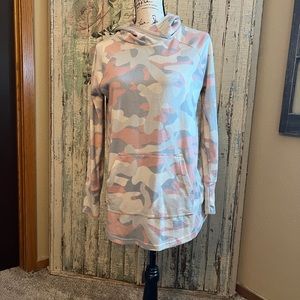 Lularoe Camo Print Amber Hoodie Size Medium